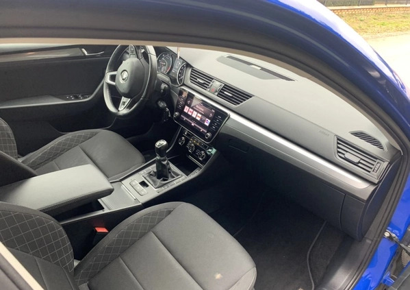 Skoda Superb cena 69900 przebieg: 137000, rok produkcji 2018 z Człopa małe 742